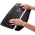 Podkładka żelowa przed klawiaturę Fellowes PlushTouch CZARNA www.niszczarka.net