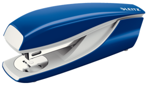 Zszywacz średni metalowy Leitz NeXXt 30 kartek - niebieski