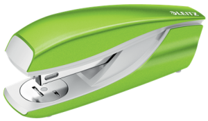 Zszywacz metalowy Leitz Wow perłowy 30 kartek ZIELONY